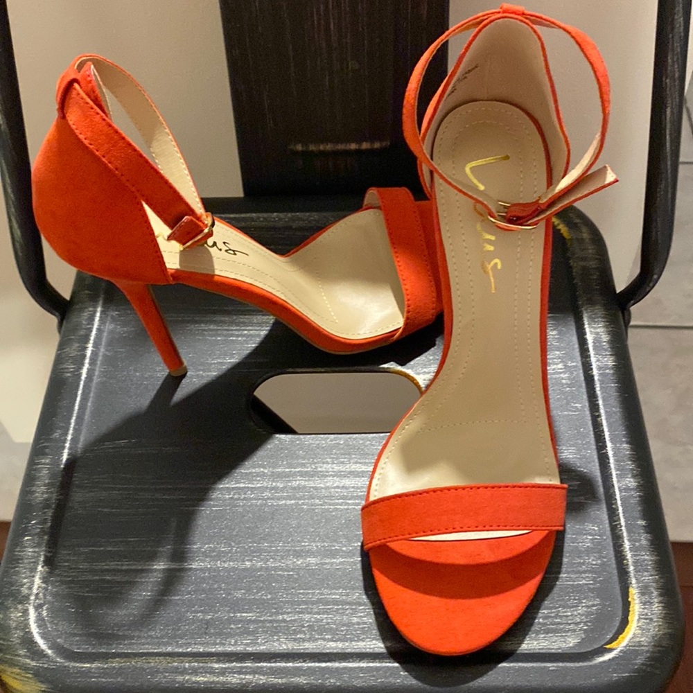 Lulu’s coral heels